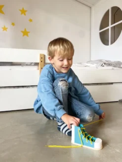 Fädelschuhe Schleife binden