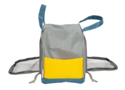 Hund mit Tasche und Pflege-Set