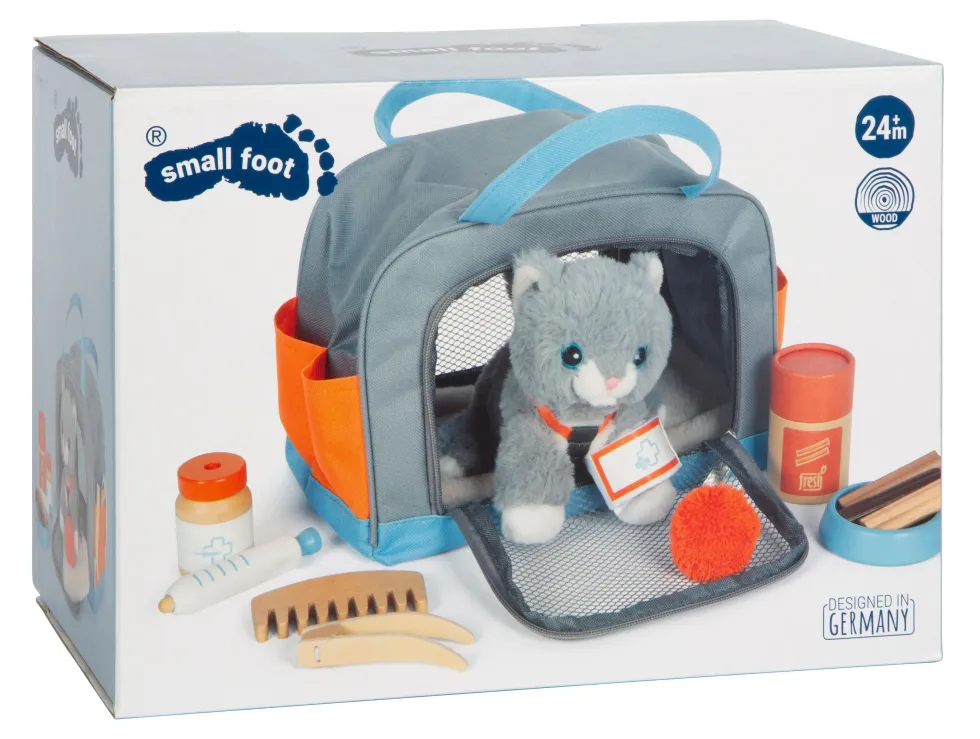 Katze mit Tasche und Pflege-Set