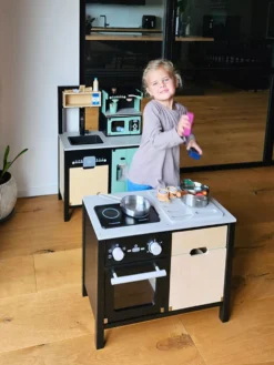 Kinderküche mit Kücheninsel Industrial